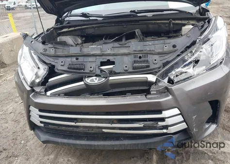 2018 Toyota Highlander Xle z USA, uszkodzony, nr VIN 5TDJZRFH5JS882115